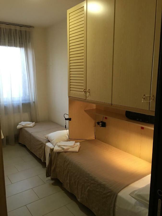 Suite Carpiano Melegnano Exteriör bild